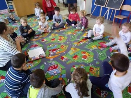 Polska  -  moja Ojczyzna  - głośne czytanie przedszkolakom - 2018